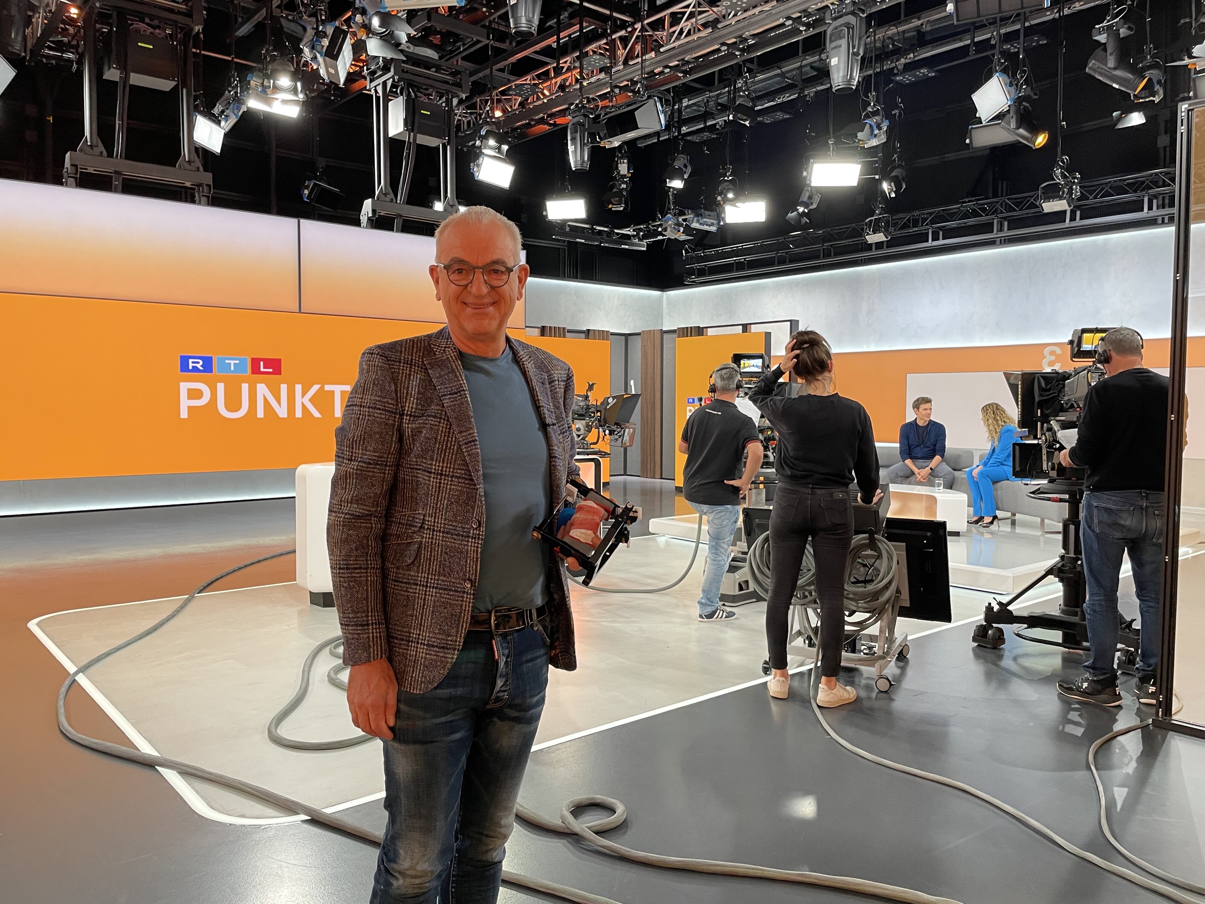 Dr. Gerd Reichardt live im TV bei RTL Punkt 12 - Interview und CMD Erfahrungsbericht